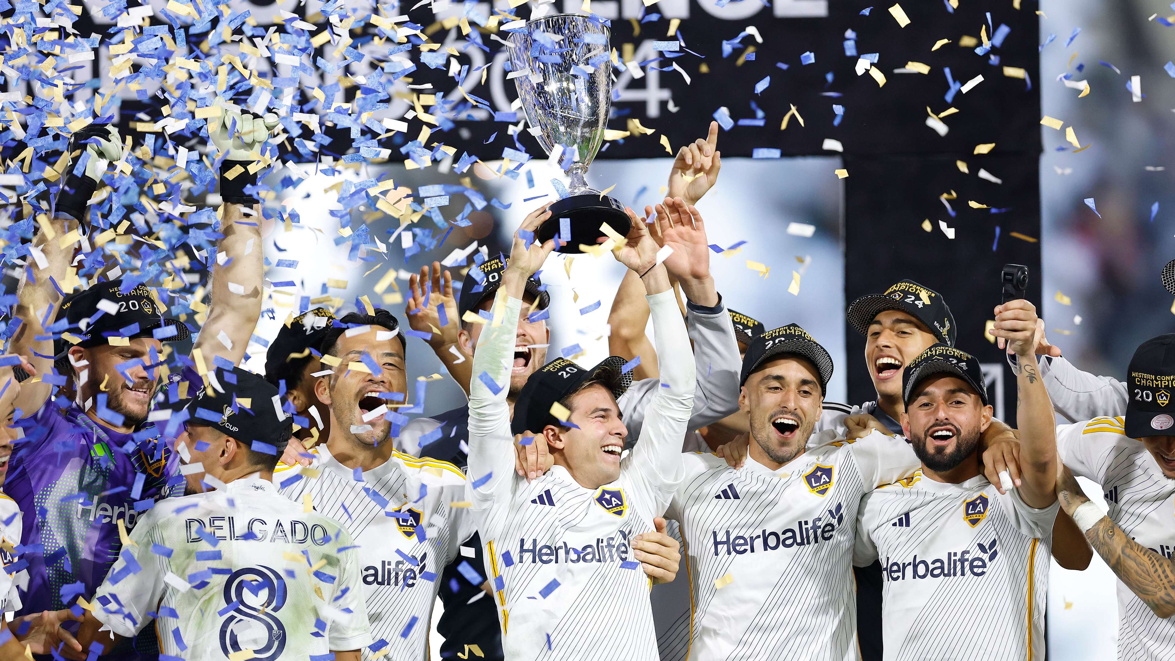 阿什拉夫荣获非洲足球先生称号，实至名归！